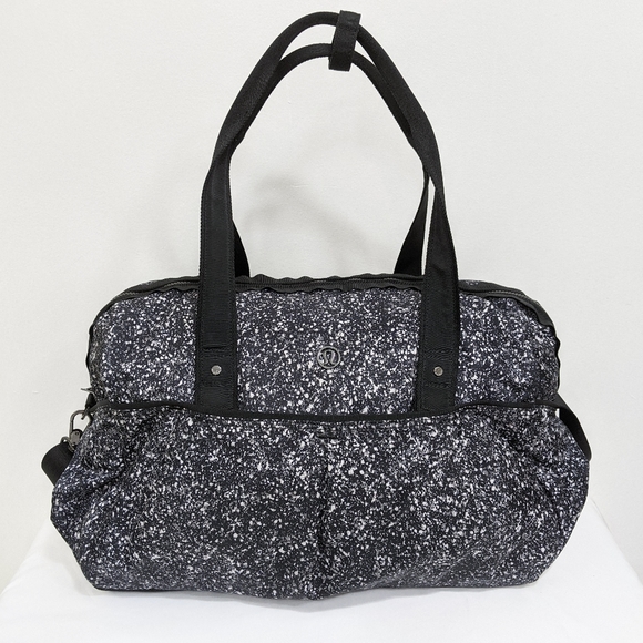 🦄 RARE Lululemon Reflective All Day Duffle Bag - Picture 2 of 16